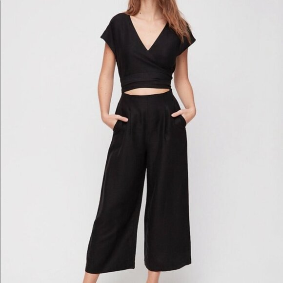 Aritzia Wilfred Brax Linen Blend Cropped V Neck Wrap Jumpsuit Black Size 6 - Picture 1 of 7